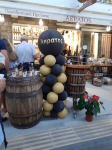 'Άκρατος' wine shop στο Νυδρί – Λαμπερά εγκαίνια με υπέροχα κρασιά