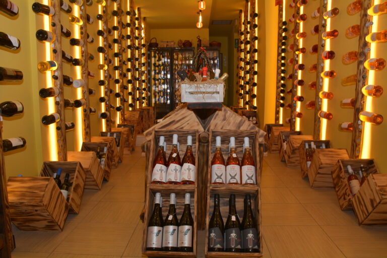 Simon’s Wine Spot στις Καλύβες – Μια boutique κάβα που θα λατρέψετε!