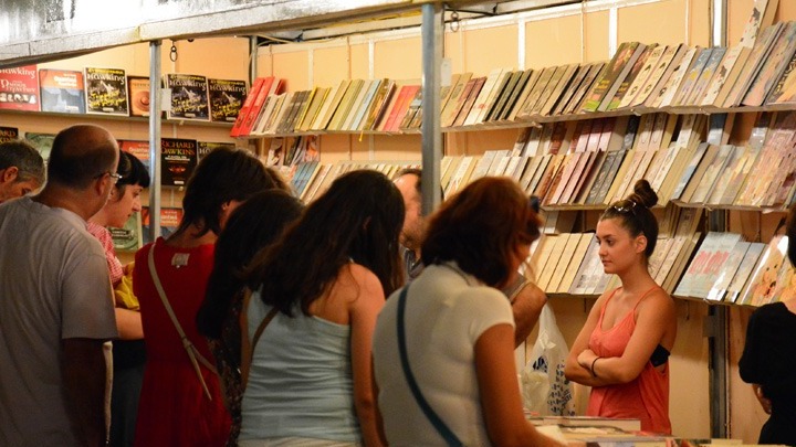 ΟΠΕΚΑ: Ξεκινά η αναδιανομή των αδιάθετων δωρεάν βιβλίων του 2025 – Ποιοι δικαιούνται, πότε και πώς θα τα παραλάβουν