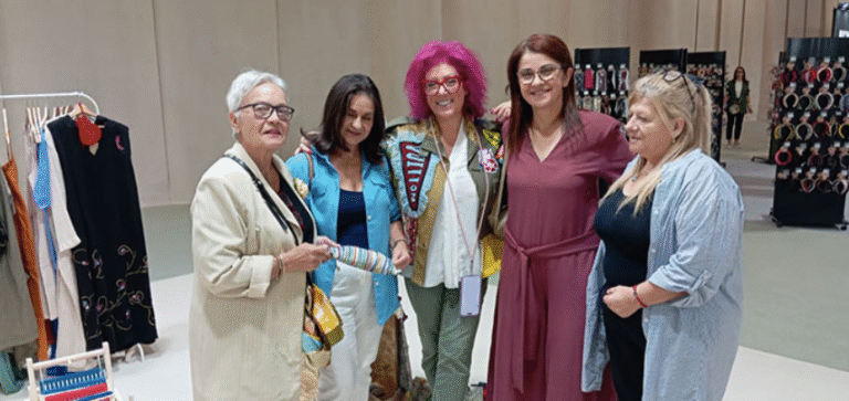 Κρητικά Υφαντά στην Athens Fashion – Η παράδοση συνάντησε τη μόδα στο Metropolitan Expo